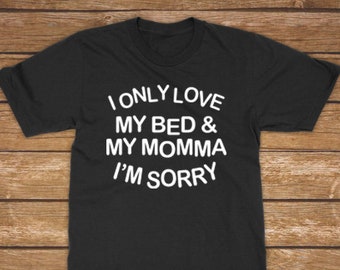 I Only Love My Bed and My Momma I'm Sorry - songteksten, muziekliefhebber, concertfestival - uniseks shirt - jeugd, kinderen, peuter, baby, volwassene