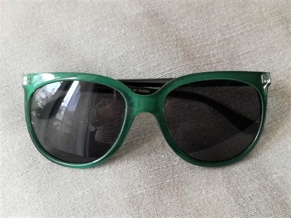 Vintage green sunglasses, wayfarer style, preppy sunglasses, womens green sunglasses with dark, UV lenses