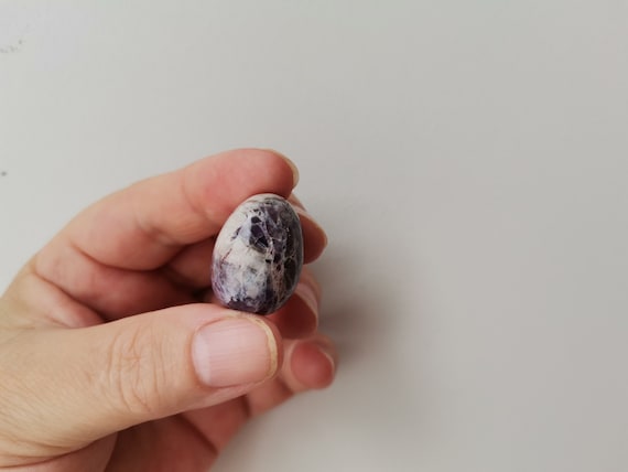 Amethyst egg figurine, vintage, collectible egg of amethyst, gem stone, Brazilian amethyst from the eighties