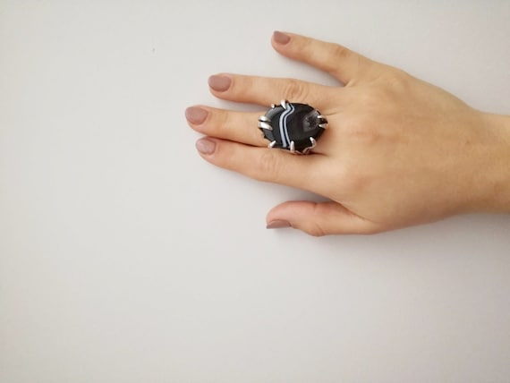 Silver claws ring, oval shaped statement ring with black agate slice, statement ring with claws prong setting, unique gem stone ring