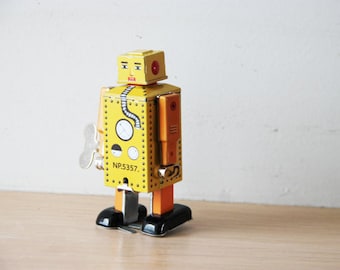 Real Ritzy Child Plastic Clockwork Spring Wind Up Dancing Robot Toys Gift ZeN Y1 