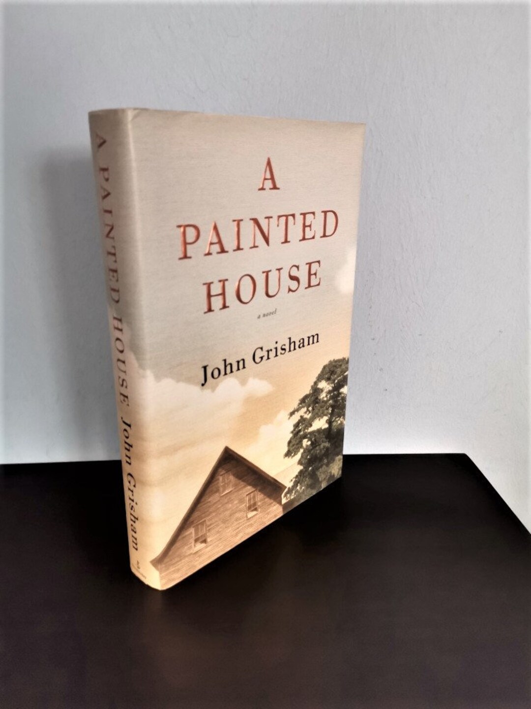 A Painted House: A Novel