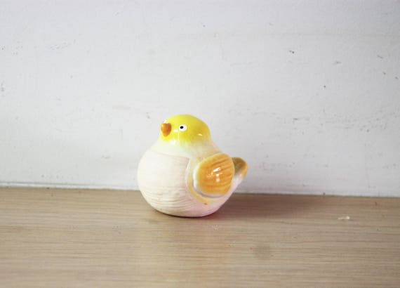 Vintage ceramic birdie, white yellow ceramic birdie, chubby vintage bird knick knack, boho bird decor, rustic decor birdie, mid eighties