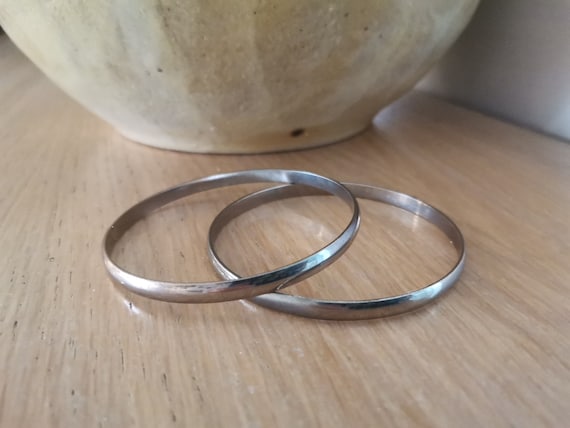 Vintage, silver bangle, classic silver bangle, alloy, silver colour bangle with gleaming surface