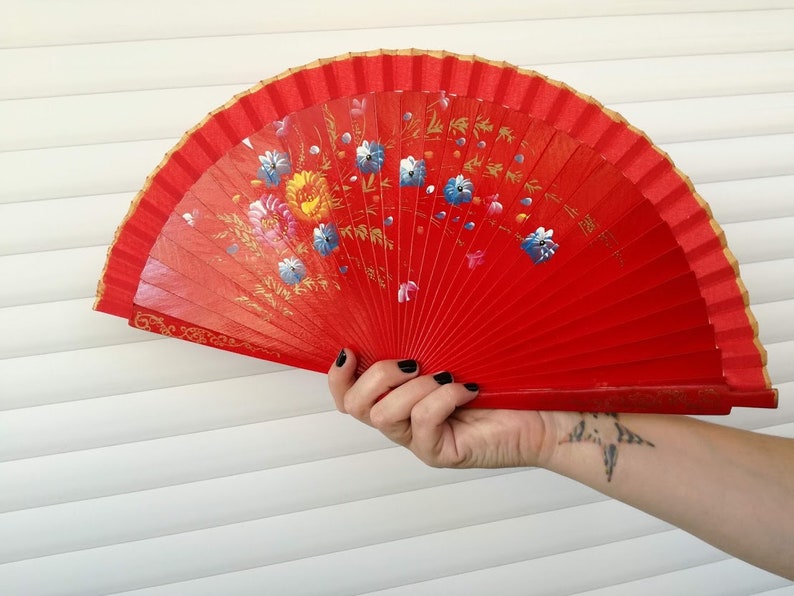 bright red hand held fan oriental Chinese wooden fan bamboo laquered fan in red with handpainted flowers Vintage folding fan