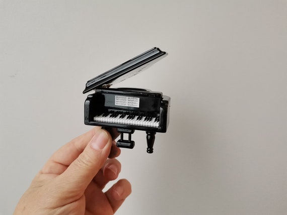 Wooden piano miniature, vintage grand piano, collectible miniture figure from China, detailed piano replica with opening lid