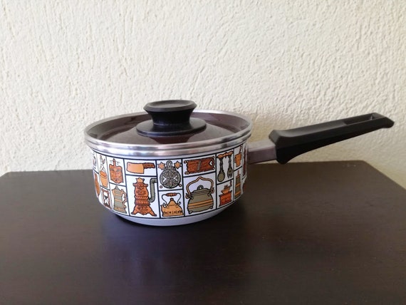 Vintage enamel scaucepan, vintage emaille cooking pot with long handle and cooking stuff decor, beige enamel milk warming pot