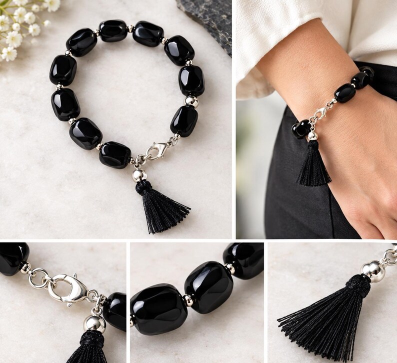 Pu&ograve; includere: Un bracciale con perline ovali nere lucide separate da piccole sfere di metallo argentato. Il bracciale include una chiusura a moschettone argentata e una nappa di filo nero appesa a una perlina argentata.
