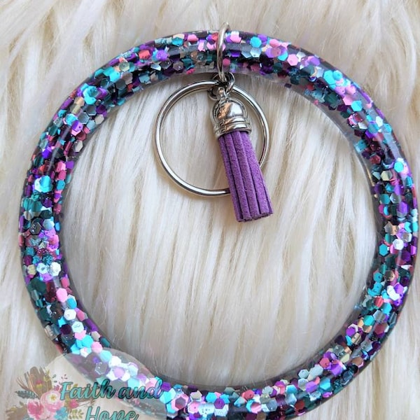 Glitter keychain bangle, keychain bracelet, bangle key ring, gifts for her, resin keychain, glitter keychain