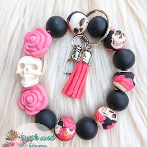Beaded skull print keychain bracelet