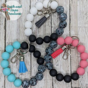 Beaded grey terrazzo inspired keychain bracelet