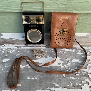Zenith transistor Royal 500 B radio retro vintage gold Mid Century handheld portable AM music USA nylon tubeless all owl eyes 7