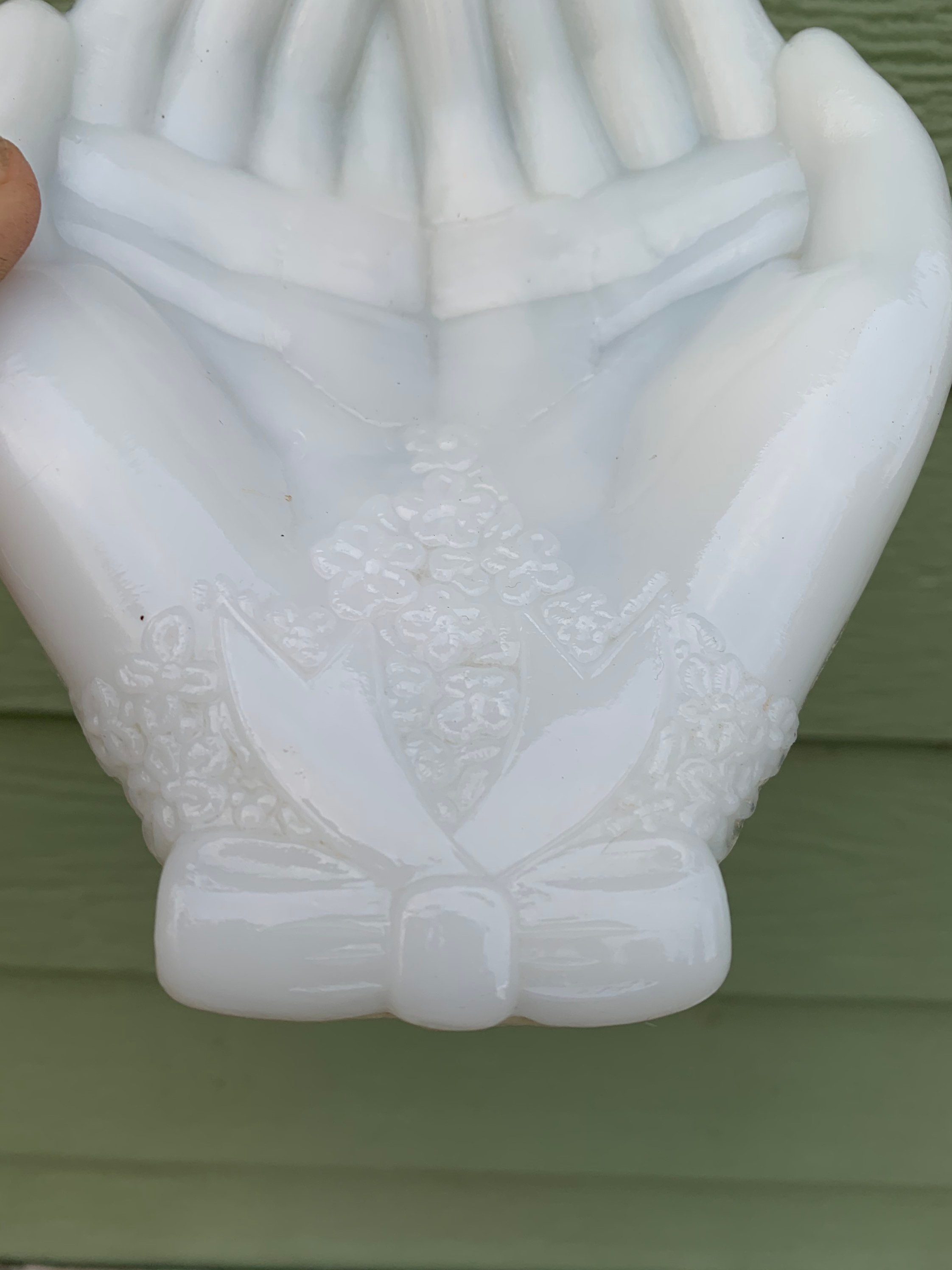 AVON ハンドトレイ Avon Hands Milk Glass Dish Jewelry Tray White Victorian Art