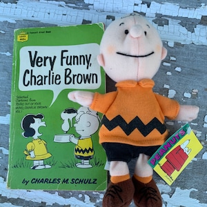 Charlie Brown Book Beanie Set Comic Funnies Very funny Softcover Pocket Charles Schulz Green Small Stuffed Character Peanuts Plush