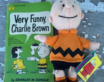 Charlie Brown Book Beanie Set Comic Funnies Very funny Softcover Pocket Charles Schulz Green Small Stuffed Character Peanuts Plush