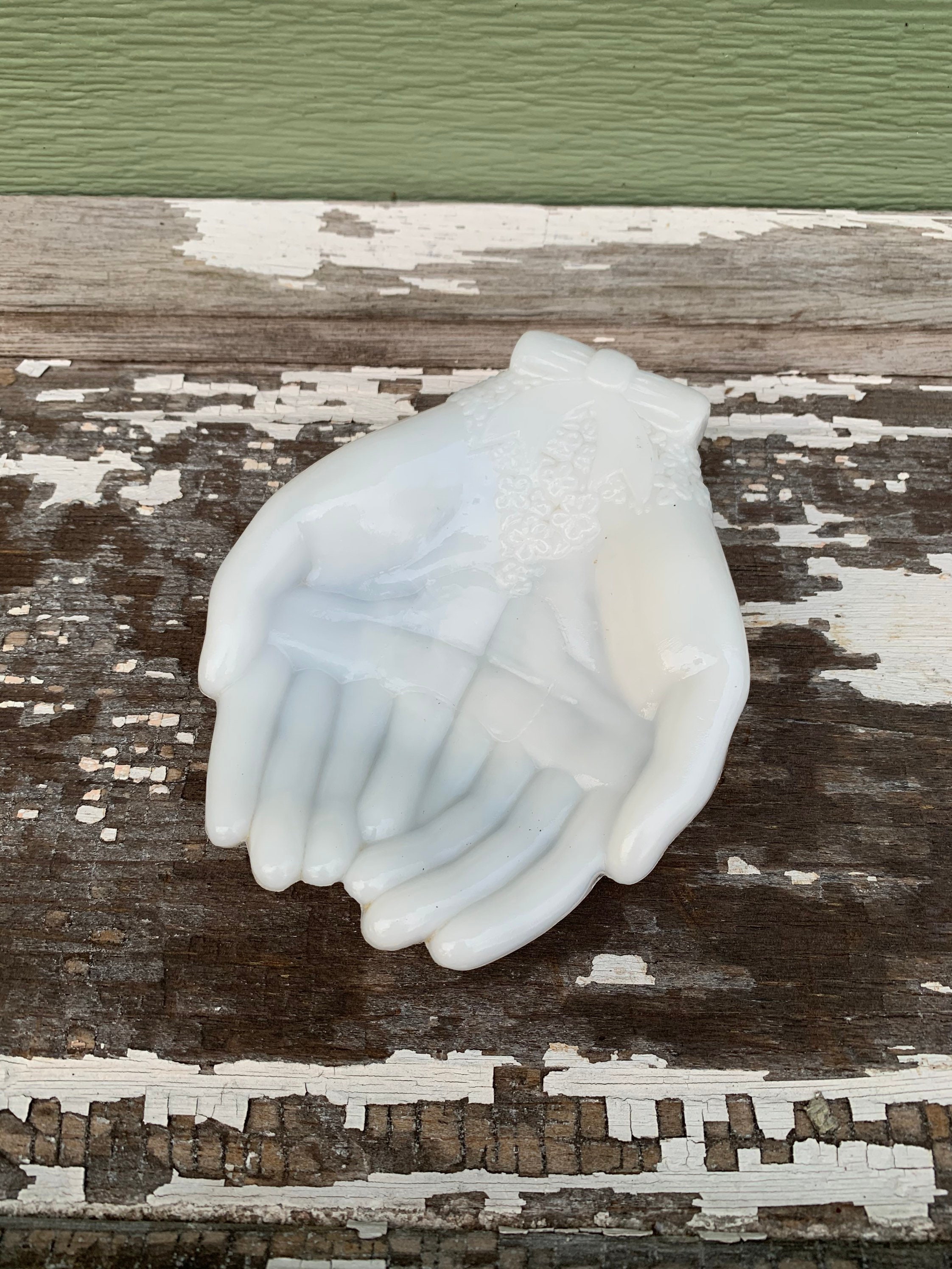 AVON ハンドトレイ Avon Hands Milk Glass Dish Jewelry Tray White Victorian Art