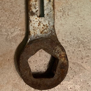 Huge Wrench Vintage Rusty Fire Hydrant Heavy massive Big Large Tool ME NE white Man Cave Nut Hub Cap Machinery