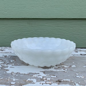Bubble Anchor Hocking Bowl large serving berry milk glass white vintage retro pattern low
