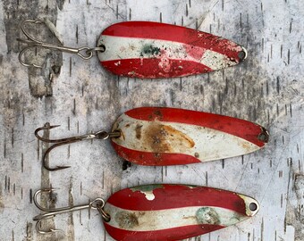 Red White Lure Fishing Set daredevil spoon Lot Fish Old Antique Vintage  Cabin Metal flash bait aqua pike USA S Minneapolis MN