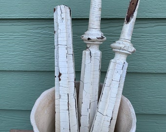 Chippy White Spindles Architectural Salvage Set Crackle Shabby Chic Ivory Cream Fancy Decorative Chair Leg Long Table Broken Victorian