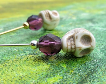 Skull stick pin brooch with purple glass, in silver or gold. Gothic wedding buttonhole, usher or best man gift.