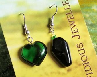 Envy - Anti-Valentines earrings with black glass coffin and green glass heart | Hook or clip on earring