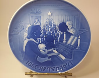 Royal Copenhagen Weihnachtsteller 1971 „Juleaften“ • Kaj Lange • Blaues und weißes dänisches Porzellan • Vintage-Weihnachtsdekor