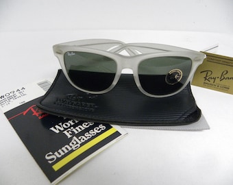 New Vintage B&L Ray Ban Wayfarer II Matte Crystal Clear Frosted W0944  Sunglasses USA NOS
