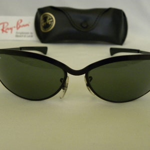 New Vintage B&L Ray Ban Olympian V Deluxe Black Oval W1981 Predator Sunglasses USA