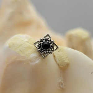 16G Filigree hearts w black onyx center stainless steel labret cartilage stud