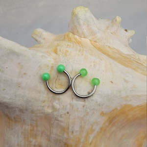 16G Green acrylic and stainless steel horseshoe circular barbell 8mm with 3mm balls - solid or opaque