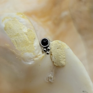 16G triple ball and onyx center stainless steel labret cartilage stud