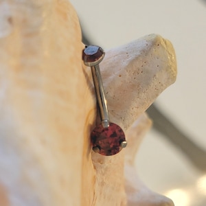 14G G23 Titanium internally threaded belly ring with Red Round CZ prong set gems