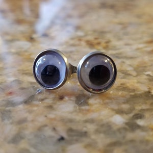 Pair googly eyes stud earrings with butterfly back - surgical steel