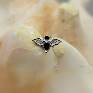 Black Halloween bat threadless G23 labret 16G/18G