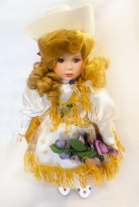 domein『crown』　Italy antique doll Paradise Galleries Delta Dawn Porcelain Doll – Music Box, Cowboy