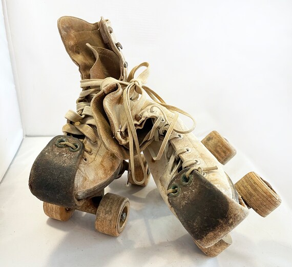 Vintage Roller Rink Skates - image 7