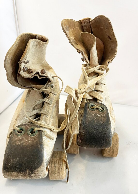 Vintage Roller Rink Skates - image 4