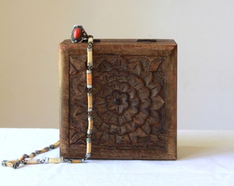 Vintage wooden box - 1 x lidded wood box - floral carved box - square with hinged lid - timber jewellery storage - unusual gift box