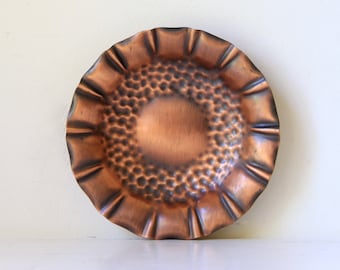 Vintage copper plate - hammered copper dish - 1970s brushed metal - handmade retro plate - small ring or trinket dish - 17.5cm diameter