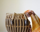 Vintage wicker basket/ rustic rope handles/ leather trim/ large shopping basket/ decorative storage basket/ suitable for picnics