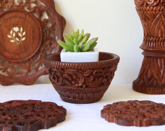 Vintage wooden bowl - 1 x small carved dish - wood decorative  bowl - 1970s timber homewares - retro bohemian decor - 14.5cm diameter