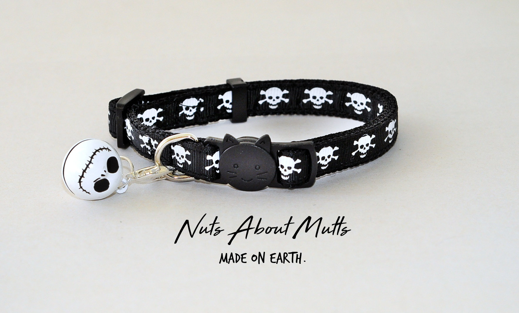 Skull hotsell cat collar