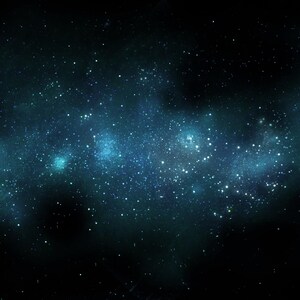 Pu&ograve; includere: Un design galattico blu scuro e verde acqua con numerose stelle bianche. L'immagine presenta un effetto nebulosa con una concentrazione di stelle al centro. Il logo Stella Murals si trova nell'angolo in basso a sinistra.