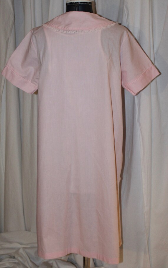 Vintage pink housecoat, house dress, 60s 70s ligh… - image 6