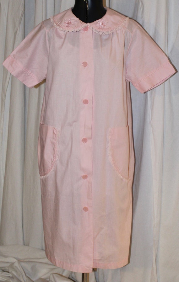 Vintage pink housecoat, house dress, 60s 70s ligh… - image 1