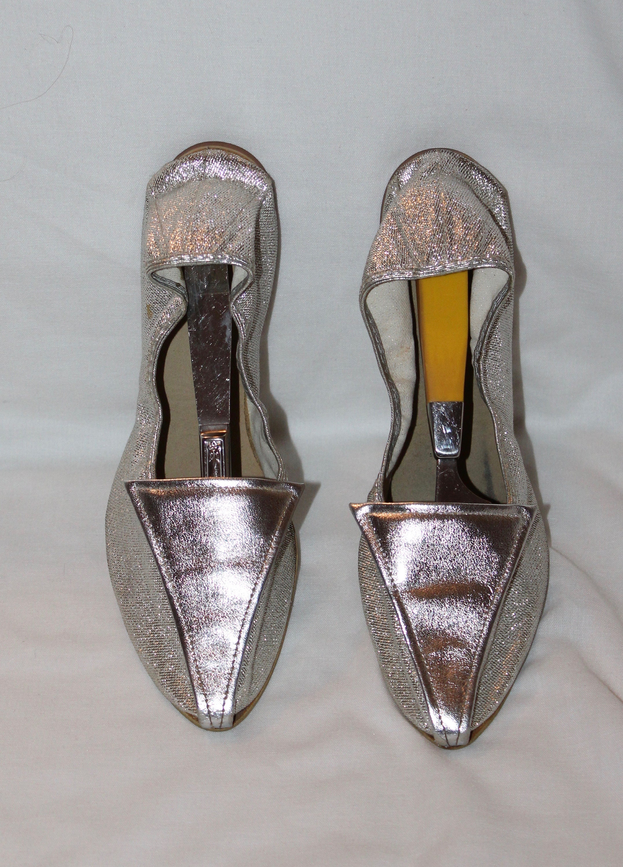 Vintage 60s Bertlyn silver slippers, foldable travel shoes lame and faux leather, sparkly holiday wear space age look, original travel case