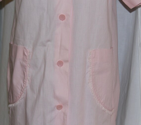 Vintage pink housecoat, house dress, 60s 70s ligh… - image 3