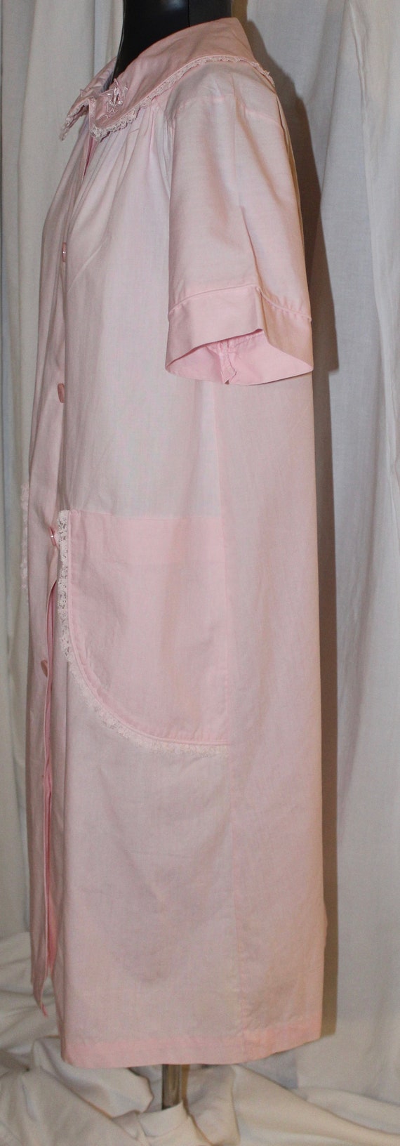 Vintage pink housecoat, house dress, 60s 70s ligh… - image 7