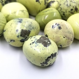 Serpentine Tumbled Stone